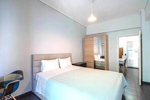 2 bedrooms, iron/ironing board, WiFi, bed sheets - Perfect choice for your stay in central Athens (Athina)