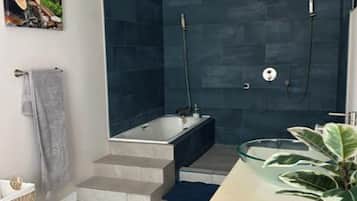 House, 3 Bedrooms, Terrace, Garden View | Bathroom