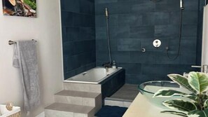 Bathroom - Hope Winds - by Zenbreak (Providence)