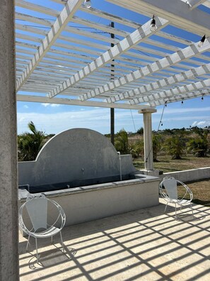 Rumah, 3 kamar tidur, teras, pemandangan kebun | Teras/patio