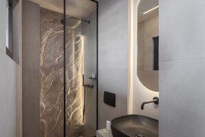 Dusche, Haartrockner, Handtücher, Seife