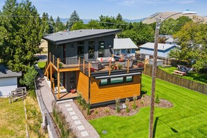 Exterior - Griz Country Cottage - New Top Level Tri-Plex in the University District (Missoula)