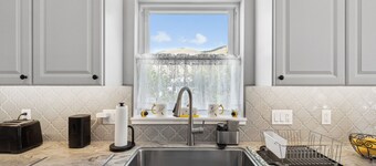 Griz Country Cottage - New Top Level Tri-Plex in the University District