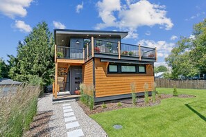 Exterior - Griz Country Cottage - New Top Level Tri-Plex in the University District (Missoula)