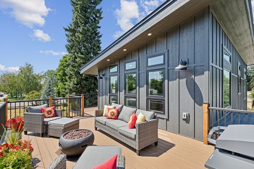 Griz Country Cottage - New Top Level Tri-Plex in the University District