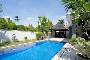 Kolam renang outdoor