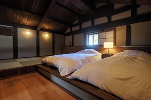 Cubrecamas, decoración personalizada y muebles diferentes 