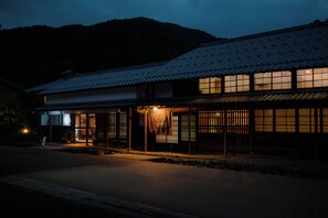 Front of property - evening/night - 八百熊川 Yao-Kumagawa (Wakasa)