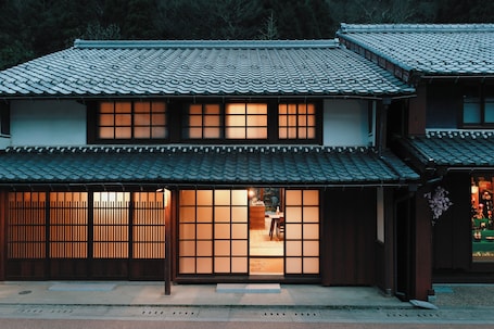 Vista a la calle. 八百熊川 Yao-Kumagawa