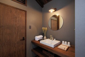 YAMANE, Private Vacation Home, Non Smoking(0km from front desk building) | Bathroom | Combined shower/tub, rainfall showerhead, eco-friendly toiletries - 八百熊川 Yao-Kumagawa (Wakasa)