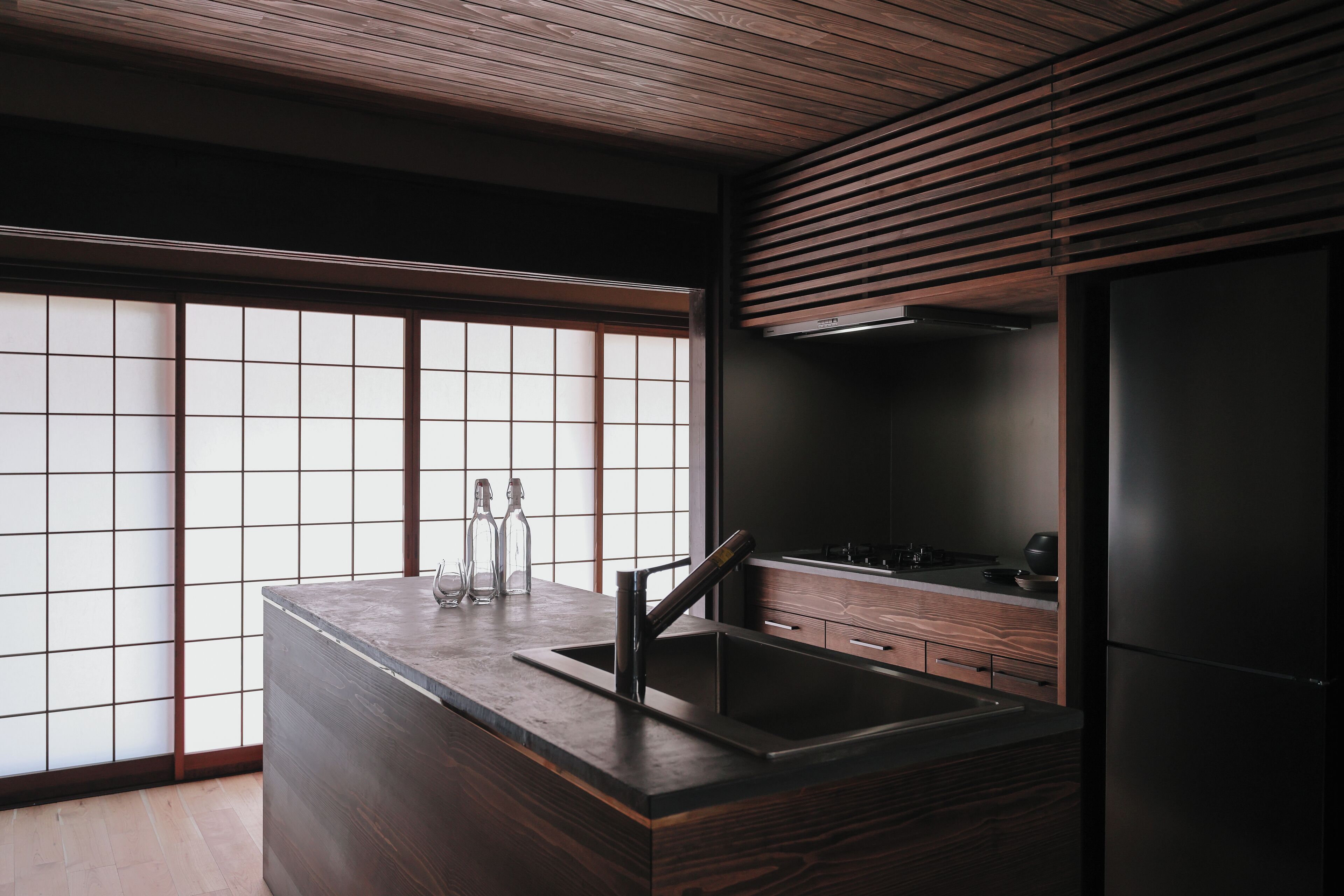 Microondas, placa de cocina, tetera/pava eléctrica, arrocera