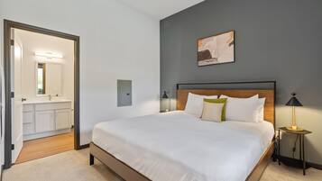 1 bedroom, desk, iron/ironing board, WiFi