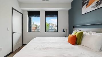 1 bedroom, desk, iron/ironing board, WiFi