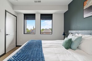 1 bedroom, desk, iron/ironing board, WiFi - CozySuites Mass w/ parking, lounge & roof deck #4 (Indianapolis)