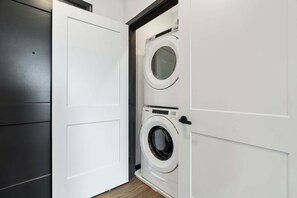 Interior - CozySuites Mass w/ parking, lounge & roof deck #7 (Indianapolis)