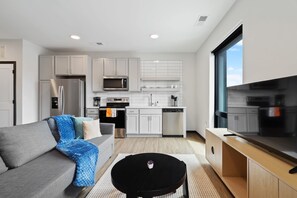 Interior - CozySuites Mass w/ parking, lounge & roof deck #8 (Indianapolis)