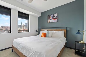 1 bedroom, desk, iron/ironing board, WiFi - CozySuites Mass w/ parking, lounge & roof deck #8 (Indianapolis)