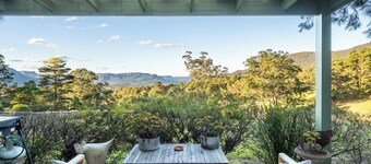 Martha's Villa - Panoramic views, Peaceful Location