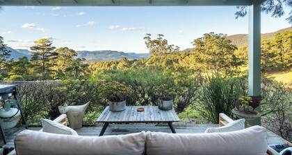 Martha's Villa - Panoramic views, Peaceful Location