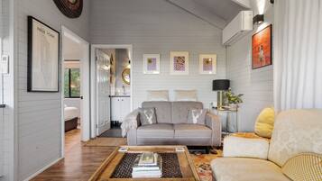 Een smart-tv en een kantoor