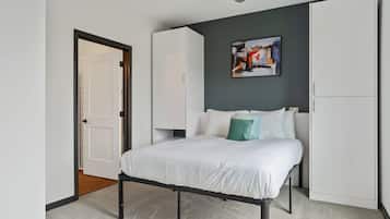 2 habitaciones, escritorio, tabla de planchar con plancha y wifi