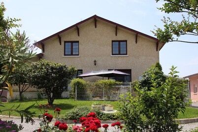 Gite in a beautiful house in the countryside and quiet, in a green setting.