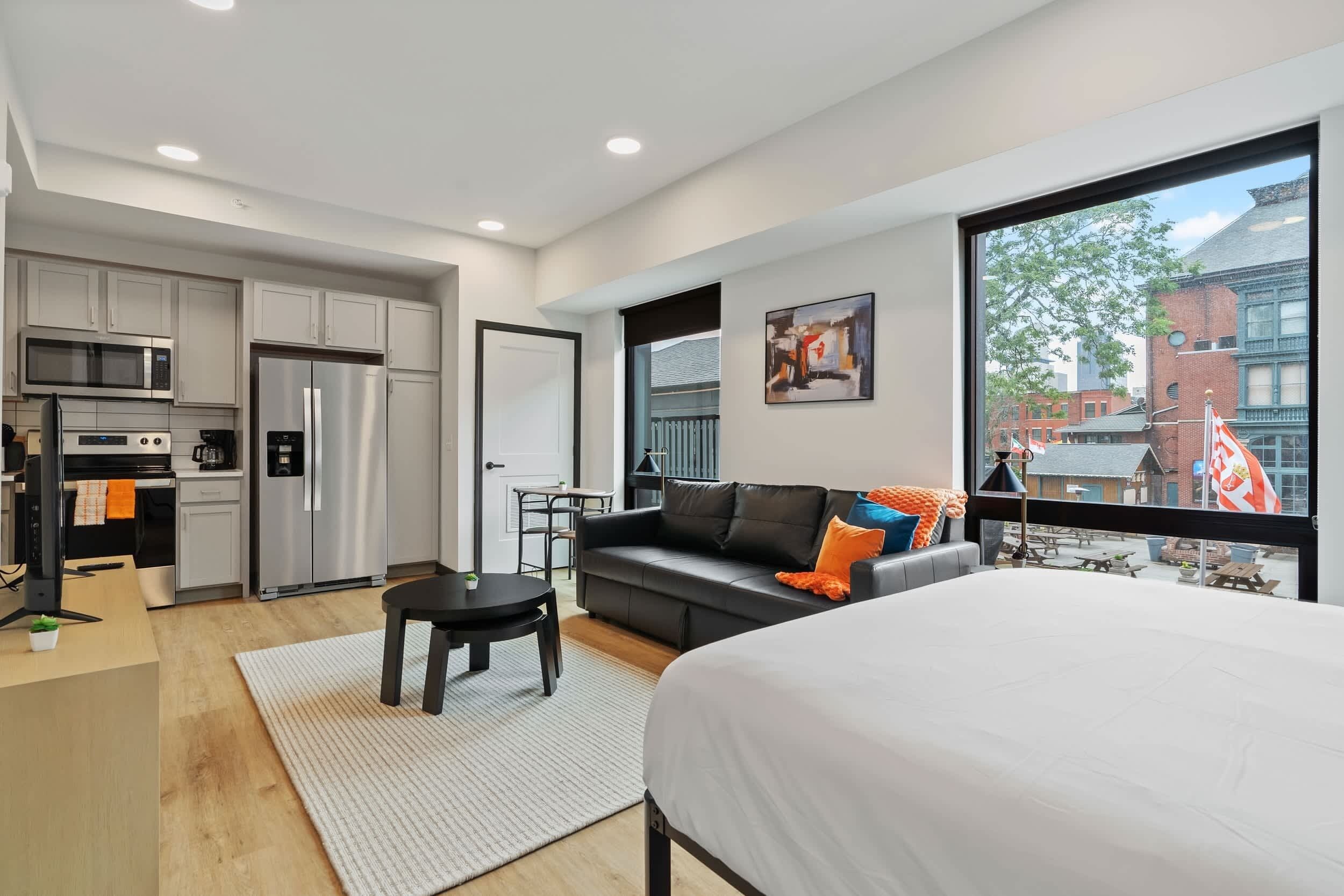 Desk, iron/ironing board, WiFi, bed sheets