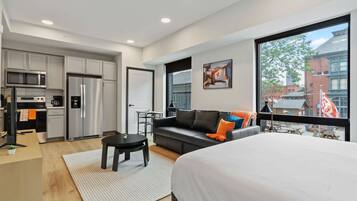 Desk, iron/ironing board, WiFi, bed sheets