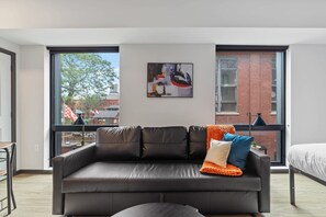 TV, offices - CozySuites Mass with parking, lounge and roof deck 13 (Indianapolis)