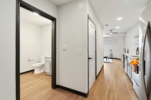 Bruser, hårtørrer, håndklæder