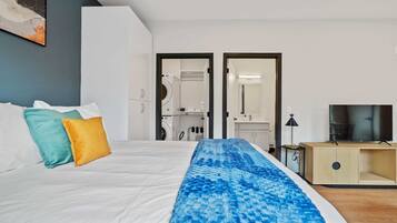 Una scrivania, ferro/asse da stiro, Wi-Fi, lenzuola