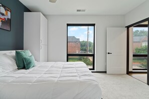 3 habitaciones, escritorio, tabla de planchar con plancha y wifi 