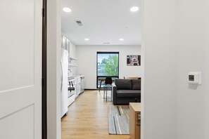 Interior - CozySuites Mass with parking, lounge and roof deck 19 (Indianapolis)