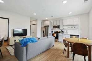 Interior - CozySuites Mass w/ parking, lounge & roof deck #21 (Indianapolis)