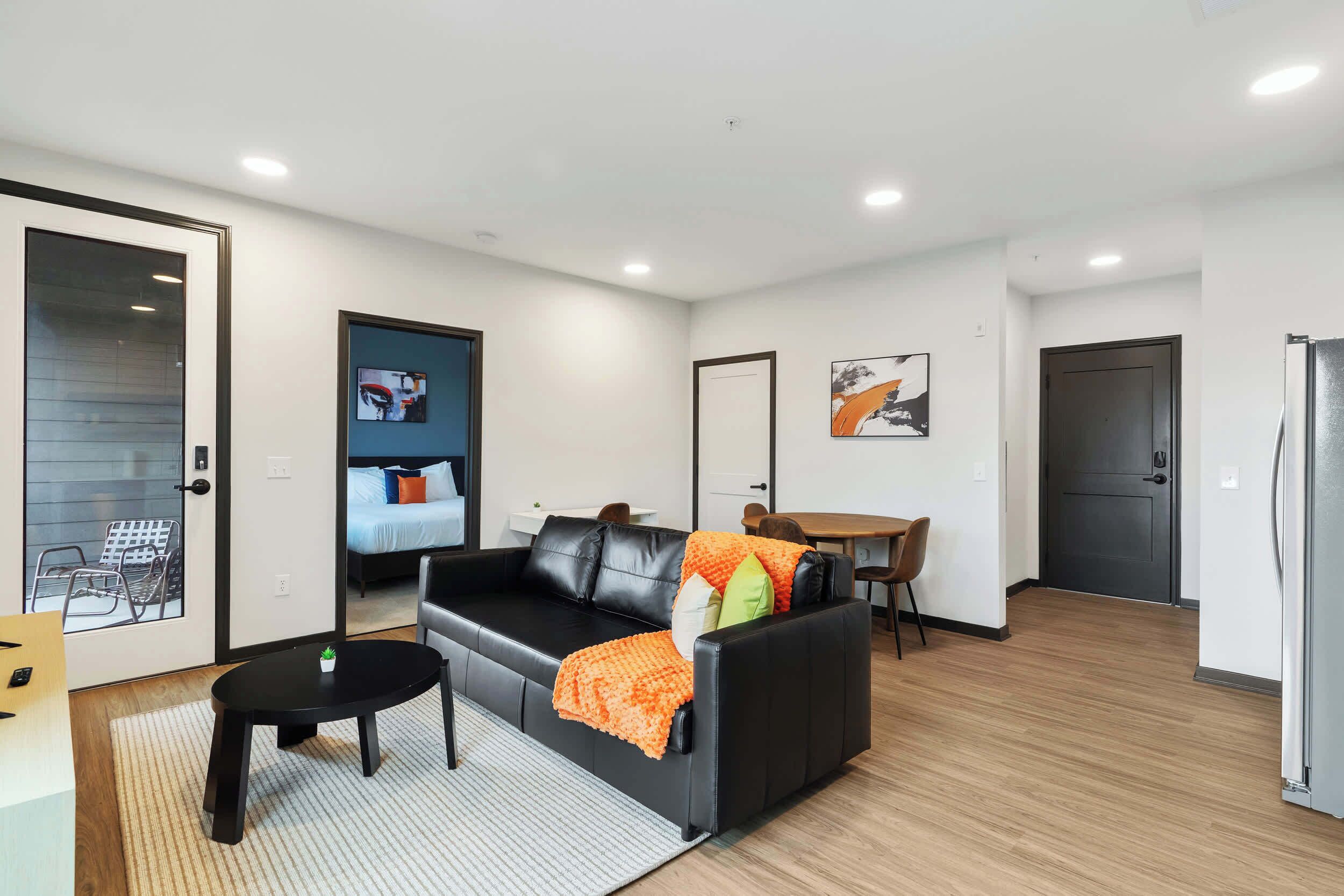 Cozysuites Mass With Lounge And Roof Deck #3 - Indianapolis, IN