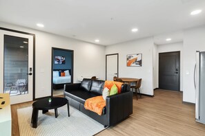 テレビ、書斎 / ワークスペース