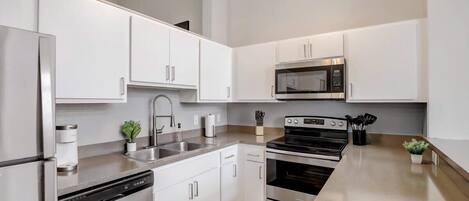 Fridge, microwave, oven, stovetop