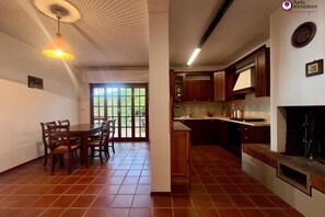 Private kitchen - Villa Nella - Holiday Real Estate Point (Marina di San Vito)