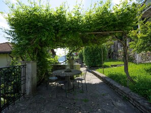 2 bedrooms, premium bedding, down duvets, iron/ironing board - Pottery House (Carate Urio)