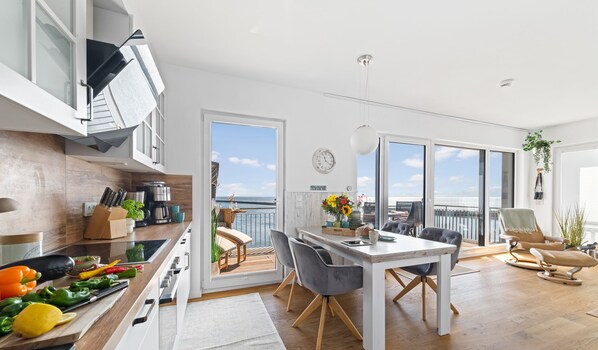 Fridge, microwave, oven, stovetop - DEIN Ostseeblick - Unobstructed Baltic Sea view, sauna, fireplace, whirlpool, (Olpenitz)