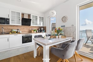 Fridge, microwave, oven, stovetop - DEIN Ostseeblick - Unobstructed Baltic Sea view, sauna, fireplace, whirlpool, (Olpenitz)