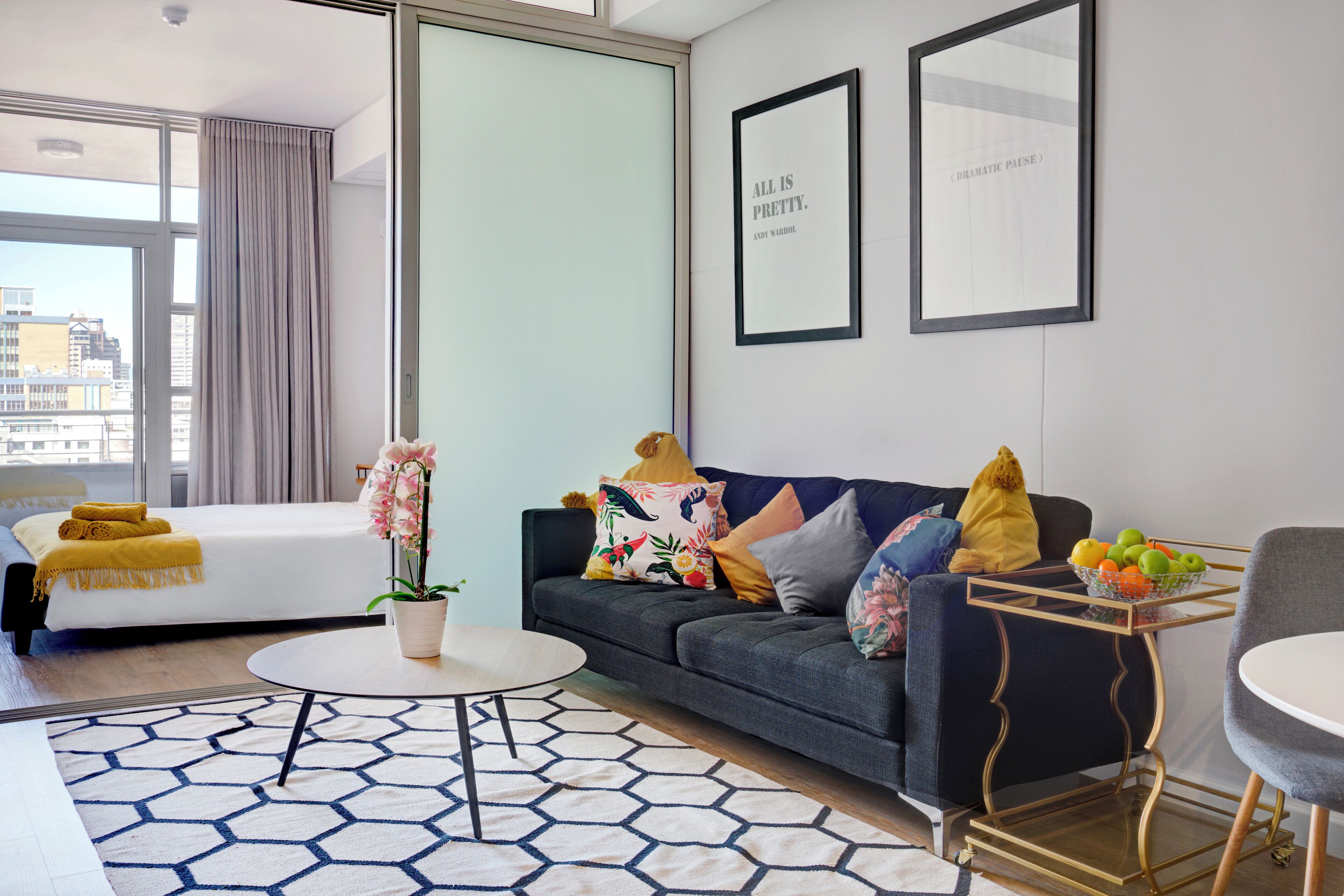 1 室のベッドルーム、デスク、WiFi、ベ ッドシーツ