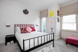 4 quartos, escrivaninha, Wi-Fi, roupa de cama