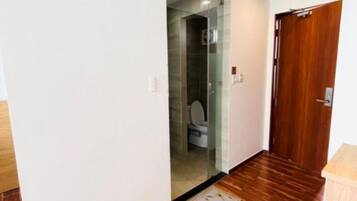 Schallisolierte Zimmer, kostenloses WLAN, Bettwäsche