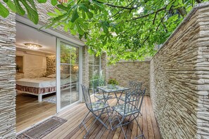 屋外ダイニングエリア