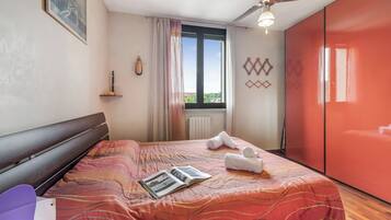 Apartemen Keluarga, beberapa kamar (Angera Relax & Pool) | 1 kamar tidur, Wi-Fi gratis, dan seprai linen