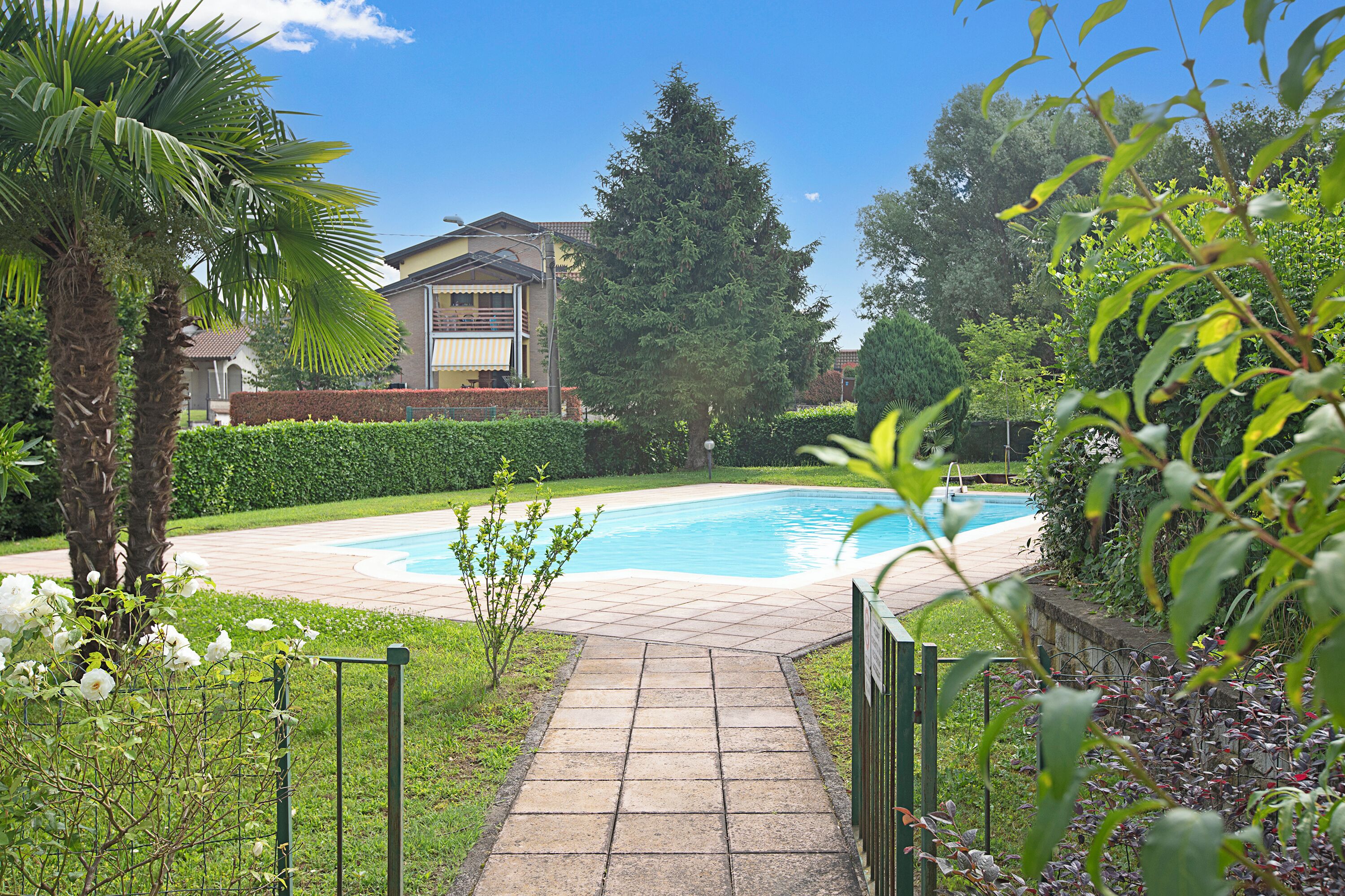 Departamento familiar, varias habitaciones (Angera Relax & Pool) | Alberca | Alberca al aire libre por temporada 