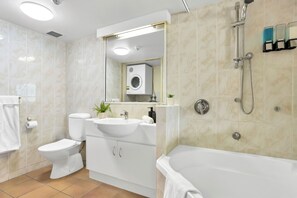 Comfort Apartment, Balcony | Bathroom - Unique Tropic Escape 444 (Cairns North)