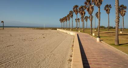 Beachside Apartment With Pool