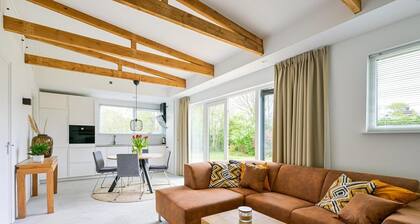 Recent Volledig Gerenoveerd Vakantiehuis met een Heerlijke Riante Tuin